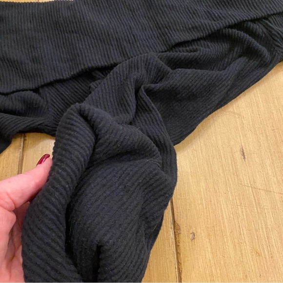 Free People Black Off-Shoulder Soft New Medium Long Sleeve Cozy Sweater - Picture 10 of 12